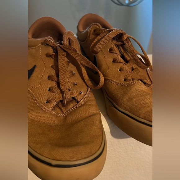 tan nikes mens